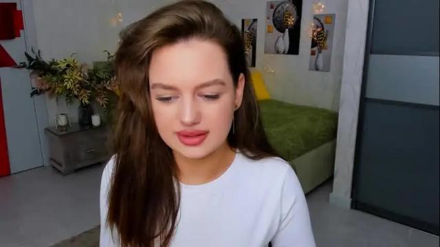 Image 8 of miraclecurly Stream on Chaturbate on 1 month ago