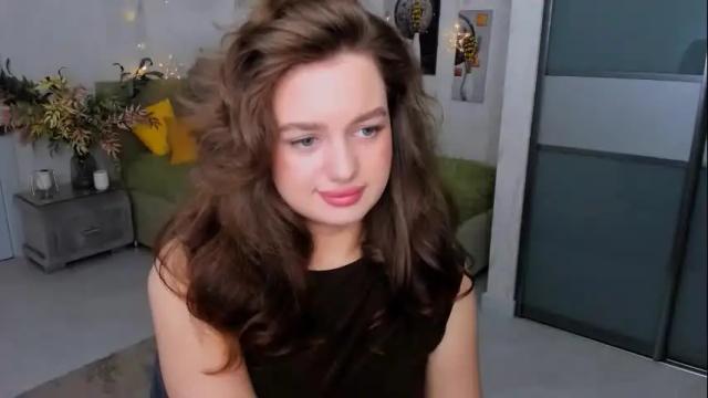Image 2 of miraclecurly Stream on Chaturbate on 1 month ago
