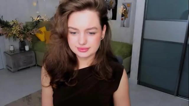 Image 4 of miraclecurly Stream on Chaturbate on 1 month ago