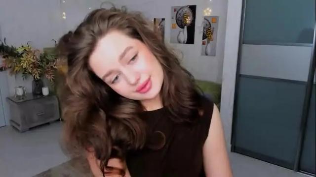 Image 6 of miraclecurly Stream on Chaturbate on 1 month ago