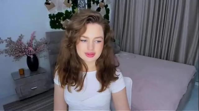 Image 11 of miraclecurly Stream on Chaturbate on 1 month ago