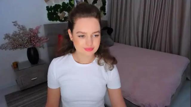 Image 2 of miraclecurly Stream on Chaturbate on 16 days ago
