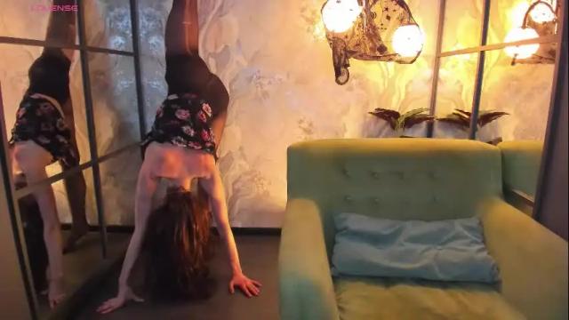 Image 4 of mirandaglow Stream on Chaturbate on 4 months ago