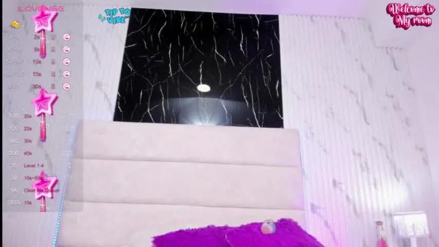 Image 3 of mirandarobinson Stream on Chaturbate on 15 months ago