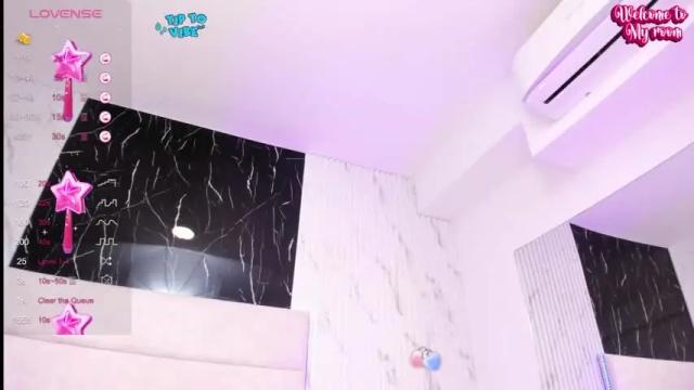Image 8 of mirandarobinson Stream on Chaturbate on 12 months ago