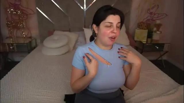 Image 8 of mirandawarm Stream on Chaturbate on 12 hours ago