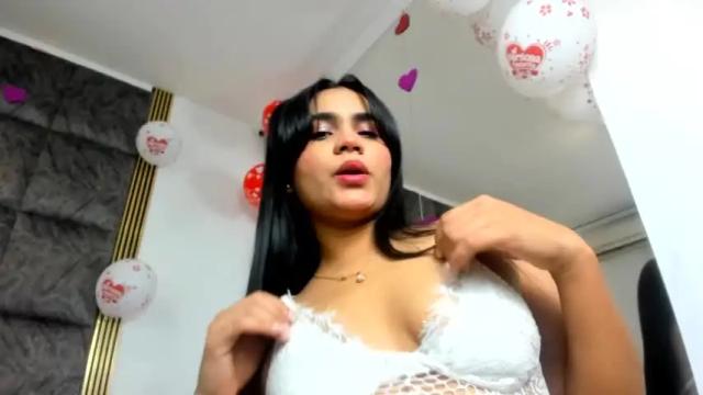 Image 3 of mirandlopez Stream on Chaturbate on 16 months ago