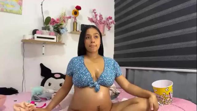 Image 2 of mirella_beck Stream on Chaturbate on 3 months ago