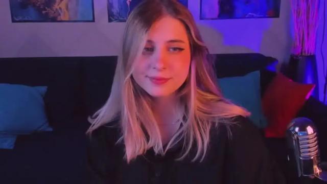 Image 2 of miriemsoft Stream on Chaturbate on 20 months ago