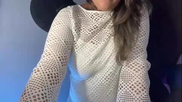 Image 3 of mirilinda Stream on Chaturbate on 1 month ago