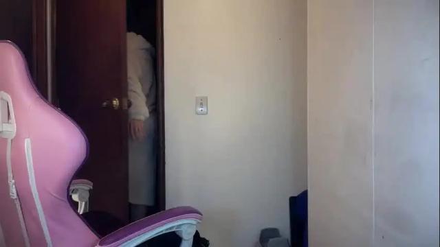 Image 3 of mirilinda Stream on Chaturbate on 2 months ago