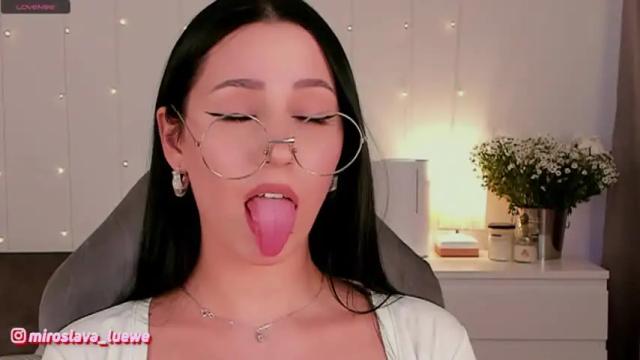 Image 4 of miroslavaluewe Stream on Chaturbate on 18 months ago