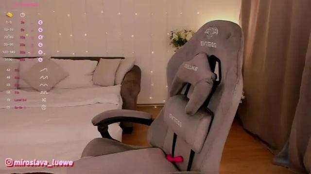 Image 12 of miroslavaluewe Stream on Chaturbate on 18 months ago