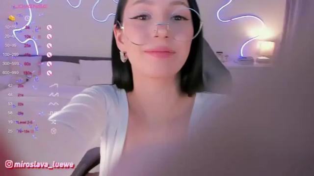 Image 7 of miroslavaluewe Stream on Chaturbate on 16 months ago