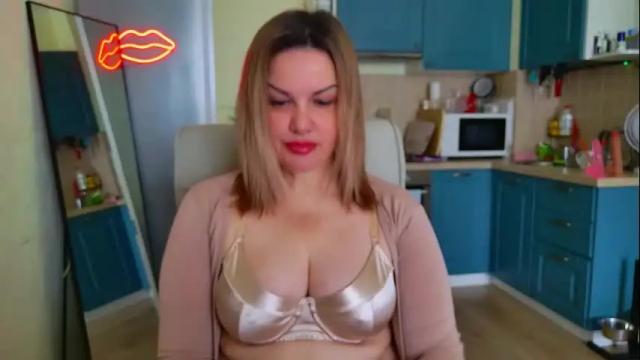 Image 3 of mishamilf Stream on Chaturbate on 11 days ago