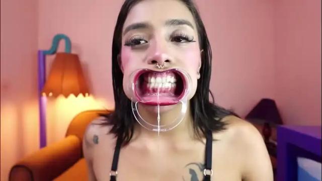 Image 2 of miss___sabrina Stream on Chaturbate on 9 days ago