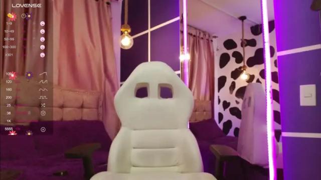 Image 7 of miss_ariana1 Stream on Chaturbate on 16 months ago