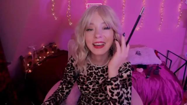 Image 11 of miss_astravert Stream on Chaturbate on 14 months ago