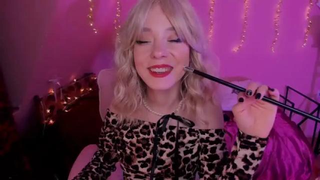 Image 4 of miss_astravert Stream on Chaturbate on 14 months ago