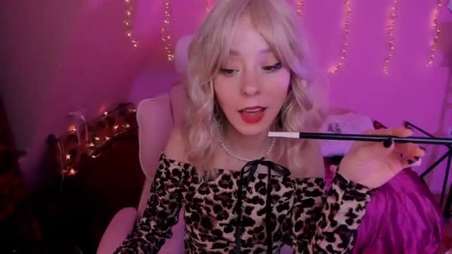 Image 6 of miss_astravert Stream on Chaturbate on 14 months ago