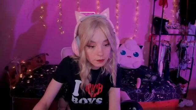 Image 10 of miss_astravert Stream on Chaturbate on 13 months ago