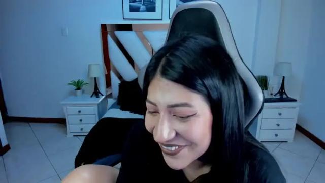 Image 2 of miss_coralkiing Stream on Chaturbate on 18 months ago