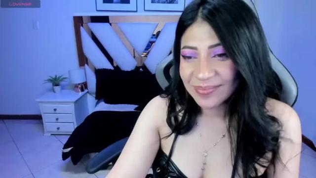 Image 6 of miss_coralkiing Stream on Chaturbate on 16 months ago