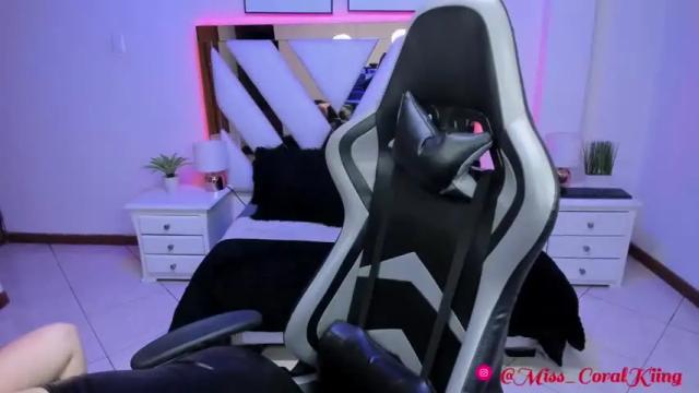 Image 12 of miss_coralkiing Stream on Chaturbate on 15 months ago