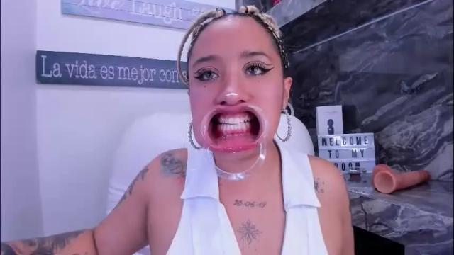 Image 2 of miss_danika Stream on Chaturbate on 1 month ago