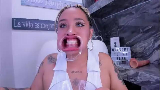 Image 3 of miss_danika Stream on Chaturbate on 1 month ago