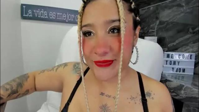 Image 3 of miss_danika Stream on Chaturbate on 25 days ago