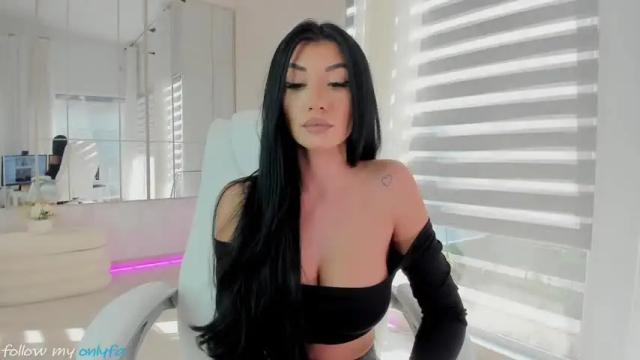 Image 2 of miss_diamond__ Stream on Chaturbate on 1 month ago