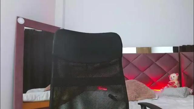 Image 2 of miss_issaa Stream on Chaturbate on 1 month ago
