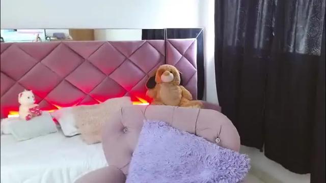Image 2 of miss_issaa Stream on Chaturbate on 1 month ago