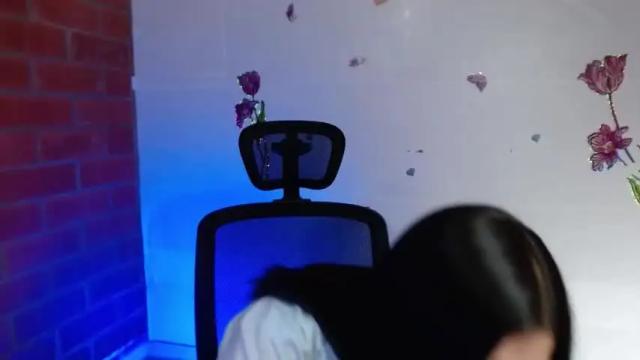 Image 2 of miss_luciaa Stream on Chaturbate on 16 months ago