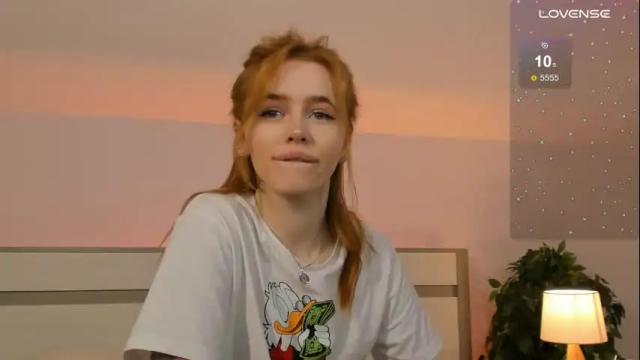 Image 2 of miss_redfox Stream on Chaturbate on 3 days ago