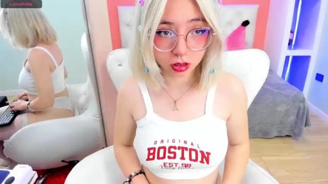 Image 11 of miss_romyna Stream on Chaturbate on 16 months ago