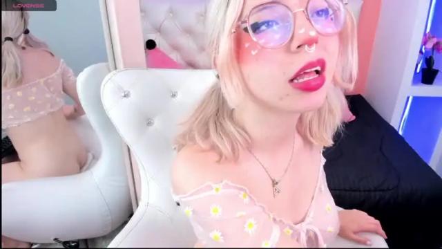 Image 2 of miss_romyna Stream on Chaturbate on 14 months ago