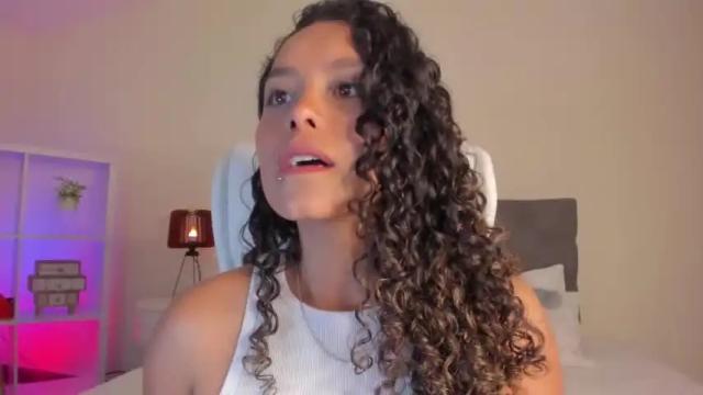 Image 2 of miss_salo Stream on Chaturbate on 16 months ago