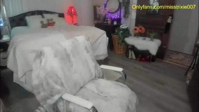 Image 8 of miss_trixie Stream on Chaturbate on 1 day ago