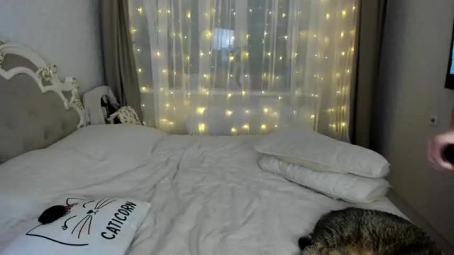 Image 6 of missblondecutie Stream on Chaturbate on 13 months ago