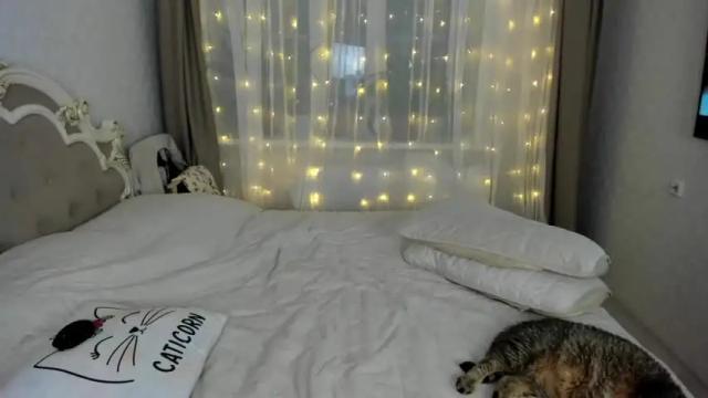 Image 7 of missblondecutie Stream on Chaturbate on 13 months ago