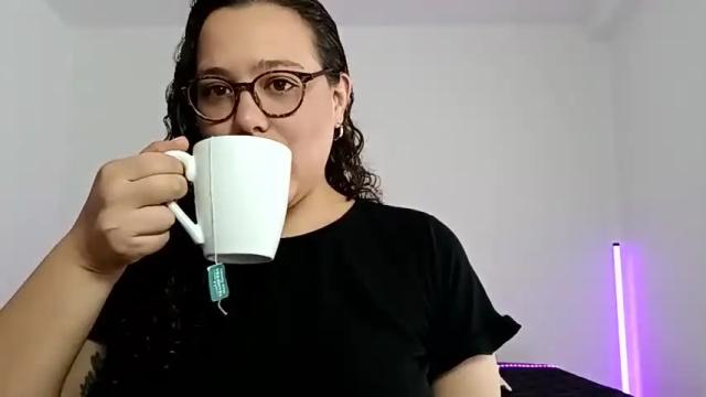 Image 2 of missblume_ Stream on Chaturbate on 14 months ago