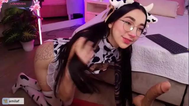 Image 10 of misscamilaf Stream on Chaturbate on 1 month ago