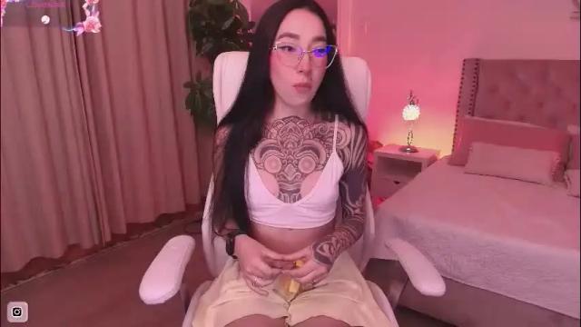 Image 10 of misscamilaf Stream on Chaturbate on 2 months ago