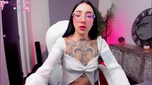 Image 8 of misscamilaf Stream on Chaturbate on 1 month ago