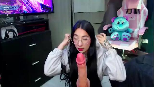 Image 2 of misscamilaf Stream on Chaturbate on 1 month ago