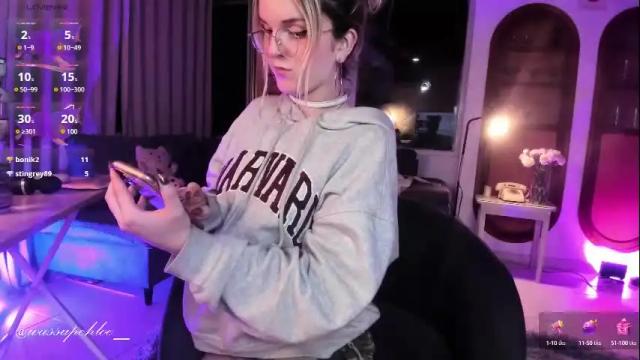 Image 6 of misschloe__ Stream on Chaturbate on 1 month ago