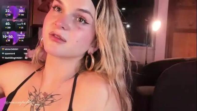 Image 6 of misschloe__ Stream on Chaturbate on 1 month ago