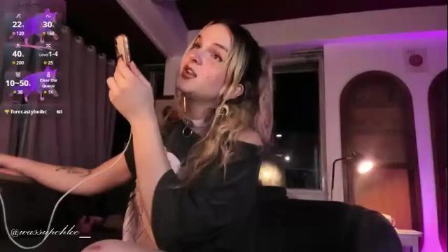 Image 3 of misschloe__ Stream on Chaturbate on 1 month ago
